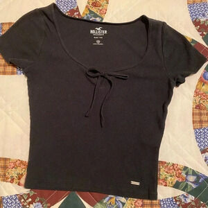 Hollister Baby Tee Crop Tee Shirt Black with Front Tie Short Sleeve, Size XS